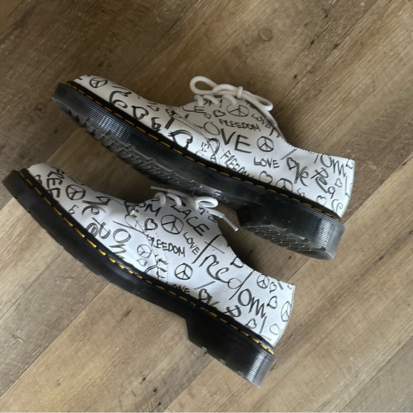 Dr. Martens 1461 Script White Oxford Leather Shoes - Picture 5 of 10